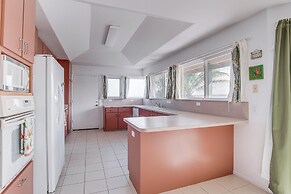 Coastal Keaau Home: Ocean & Sunrise Views, Pool