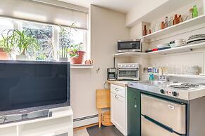 Pet-friendly Garden Studio ~ 25 Mi to Boston!