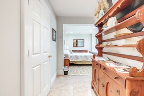 Pet-friendly Garden Studio ~ 25 Mi to Boston!