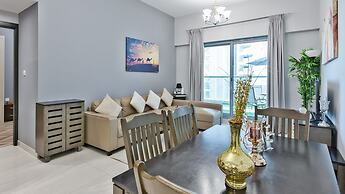 Luxury StayCation - Elegant 1BR Apartment in the Heart of Dubai