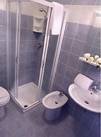 Enjoy Poolside Comfort - Beahost Rentals