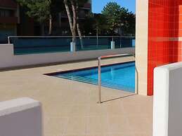 Enjoy Poolside Comfort - Beahost Rentals