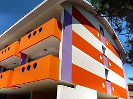 Poolside Serenity - Beahost Rentals