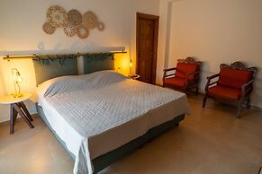 Paul's American Mansion- Volos suburb