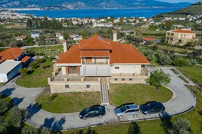 Paul's American Mansion- Volos suburb