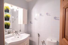 Paul's American Mansion- Volos suburb