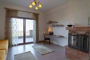 Paul's American Mansion- Volos suburb