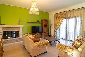 Paul's American Mansion- Volos suburb