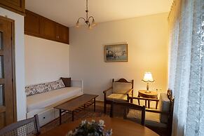 Paul's American Mansion- Volos suburb