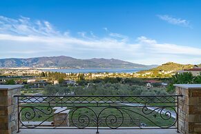 Paul's American Mansion- Volos suburb