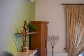 Paul's American Mansion- Volos suburb