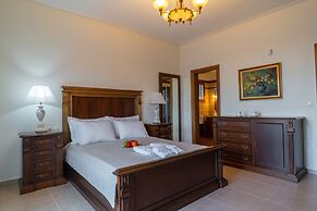 Paul's American Mansion- Volos suburb