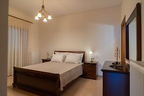 Paul's American Mansion- Volos suburb