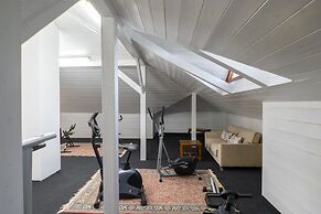 Paul's American Mansion- Volos suburb