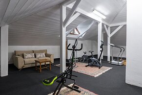 Paul's American Mansion- Volos suburb