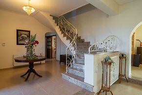 Paul's American Mansion- Volos suburb