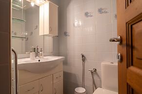 Paul's American Mansion- Volos suburb