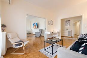 Phaedrus Living: City Center Flat Michalakopoulou