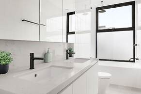 Docker St Elwood Apartments by UrbanRest