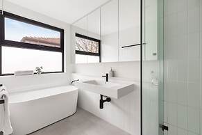 Docker St Elwood Apartments by UrbanRest