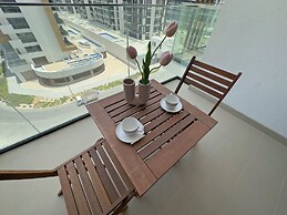 Luxury StayCation - Comfy Condo With Balcony In The Heart of Meydan