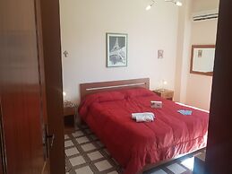 Bilocale Ariosto Vista Mare Laterale