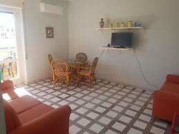 Bilocale Ariosto Vista Mare Laterale