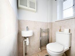 Remarkable 2- Bed House in Barking Essex