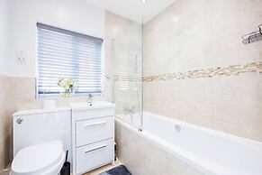 Remarkable 2- Bed House in Barking Essex