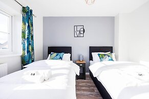 Remarkable 2- Bed House in Barking Essex