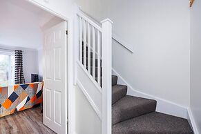 Remarkable 2- Bed House in Barking Essex