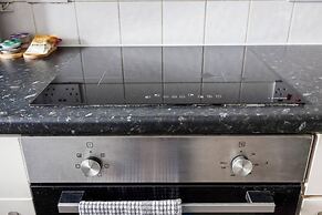 Remarkable 2- Bed House in Barking Essex