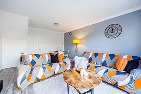 Remarkable 2- Bed House in Barking Essex