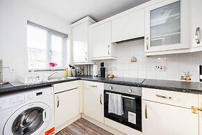 Remarkable 2- Bed House in Barking Essex