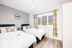 Remarkable 2- Bed House in Barking Essex