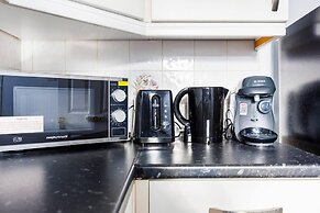 Remarkable 2- Bed House in Barking Essex