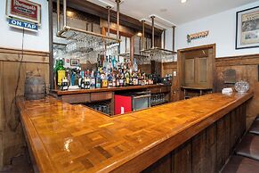 Grey Bonnet Inn