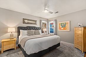 Historic Mountain Ave Bungalow - Walk Everywhere!