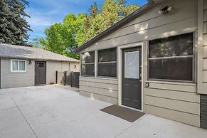 Historic Mountain Ave Bungalow - Walk Everywhere!