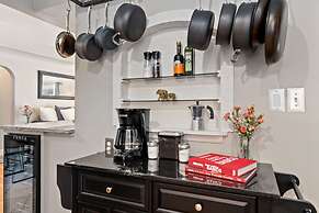 Historic Mountain Ave Bungalow - Walk Everywhere!