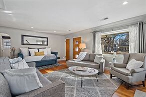 Historic Mountain Ave Bungalow - Walk Everywhere!