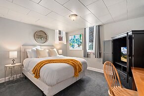 Garden Level Apt Mtn Ave, 8 Min Walk to Old Town!