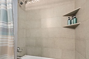 Garden Level Apt Mtn Ave, 8 Min Walk to Old Town!