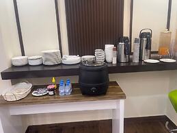 OYO Townhouse 156 Rose Hotel Apartments.