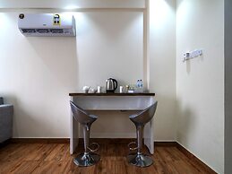 OYO Townhouse 156 Rose Hotel Apartments.