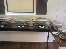 OYO Townhouse 156 Rose Hotel Apartments.