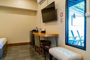 PloyBuri Boutique Hotel