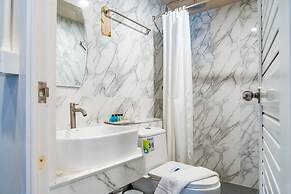 PloyBuri Boutique Hotel