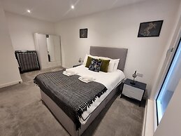 Trafford Suite Modern 1 bed With Cinema Room