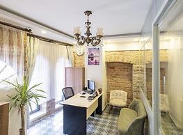 The Red Tent Grand Suites